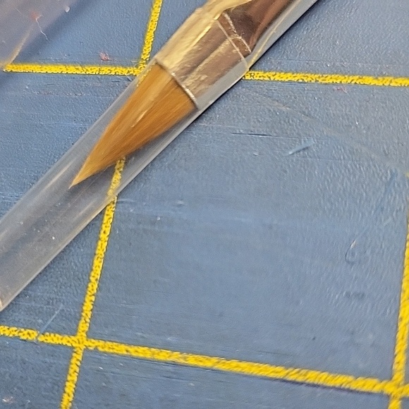 The Creme Shop #6 Round Nail Brush New In Package Fuscia Pink - Picture 2 of 3